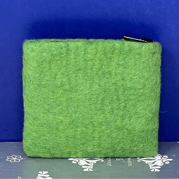 Wild Woolies Felted Wool Sleeping Fawn Leaf Zipper Pull Coin Purse - Picture 4 of 8